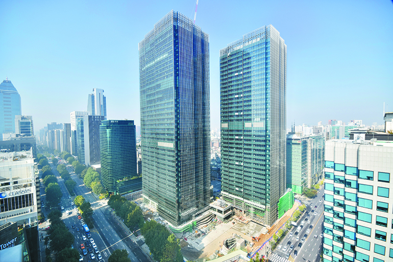 New skyscraper in Gangnam area under construction